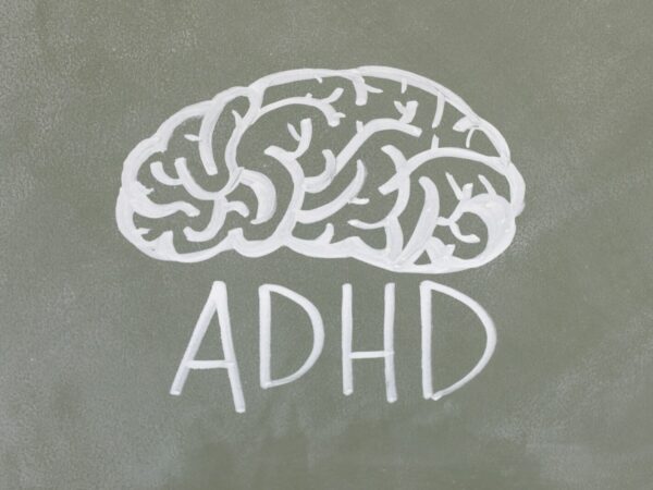 ADHD-coach - Getekend brein met ADHD letters eronder
