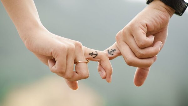 Two hands on each other. 7 steps to grow towards each other in your relationship