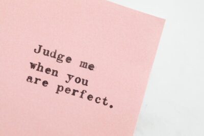 Tekst Judge me when you are perfect