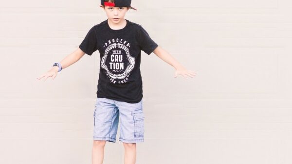 Kind aan het skateboarden